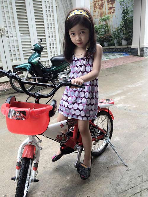 Bé gái 5 tuổi được khen quot;xinh hơnquot; HH Kỳ Duyên - 10
