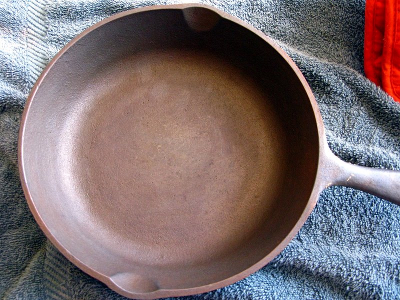 Biến chảo gang cũ sạch bong như mới - 4