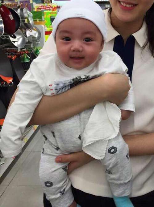 quot;Ngẩn ngơquot; vì vẻ đáng yêu của con trai Ngọc Thạch - 1