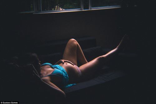 Bộ ảnh 20 giờ đau đẻ kinh hoàng của vợ nhiếp ảnh gia - 11