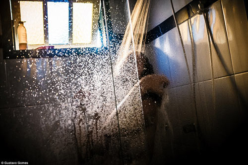 Bộ ảnh 20 giờ đau đẻ kinh hoàng của vợ nhiếp ảnh gia - 6