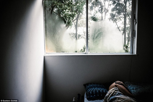 Bộ ảnh 20 giờ đau đẻ kinh hoàng của vợ nhiếp ảnh gia - 7