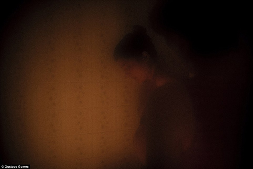 Bộ ảnh 20 giờ đau đẻ kinh hoàng của vợ nhiếp ảnh gia - 8