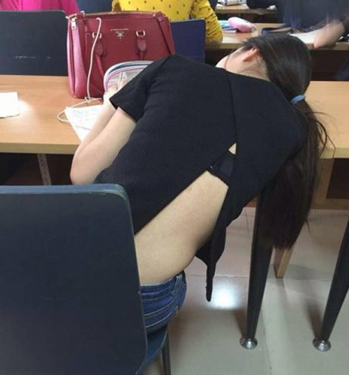 Những hình ảnh đáng lo ngại từ thời trang học đường - 1