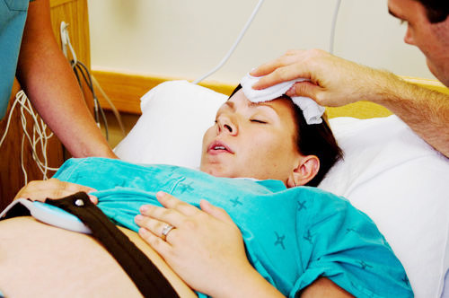 6 điều khiến cơn đau đẻ của mẹ trầm trọng hơn - 2
