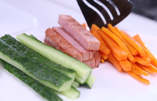 Làm cơm cuộn thơm ngon mang đi dã ngoại ngày 2/9 - 1