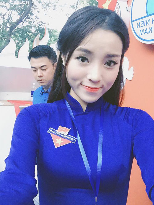HH Kỳ Duyên xinh đẹp trong màu áo xanh tình nguyện - 2