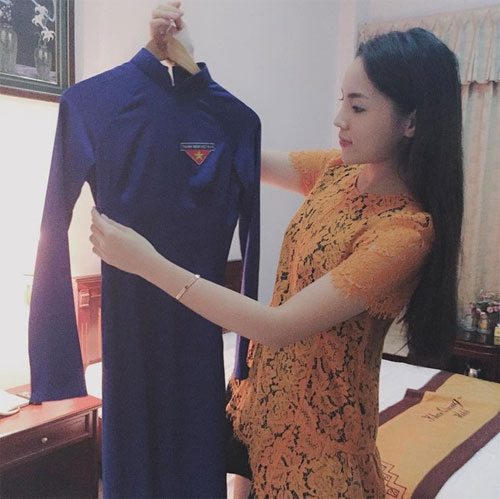 HH Kỳ Duyên xinh đẹp trong màu áo xanh tình nguyện - 1