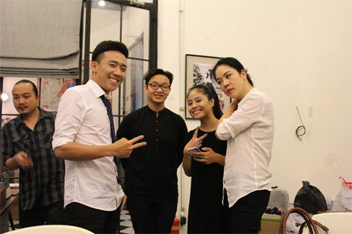 HH Kỳ Duyên xinh đẹp trong màu áo xanh tình nguyện - 7