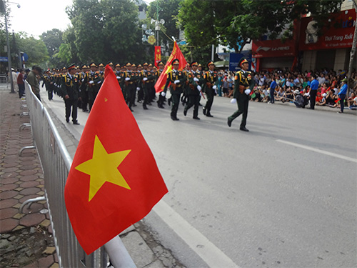 Người dân hào hứng xem diễu binh ngày Quốc khánh - 3