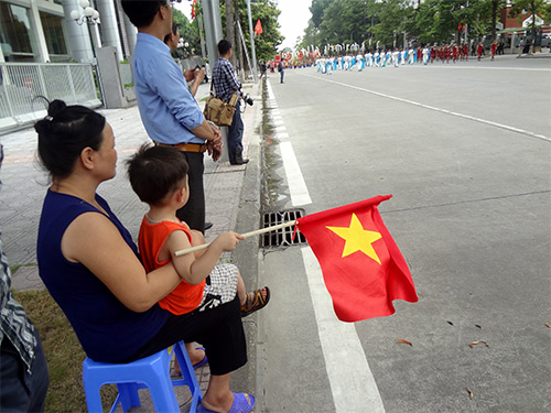 Người dân hào hứng xem diễu binh ngày Quốc khánh - 15