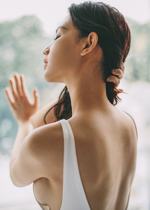 Quỳnh Chi khoe đường cong gợi cảm với nội y - 4