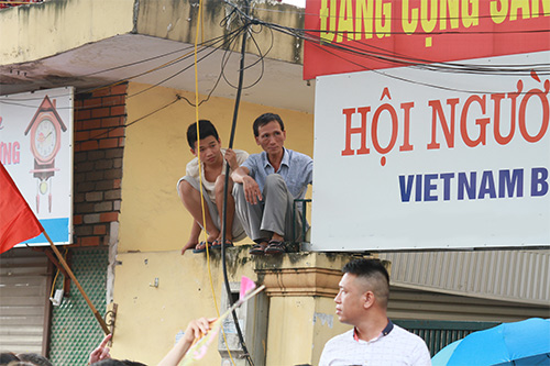 Muôn kiểu xem diễu binh ngày Quốc khánh - 5