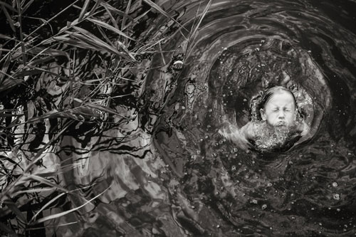“Mê mẩn” bộ ảnh trẻ em vui hè không cần thiết bị công nghệ - 11