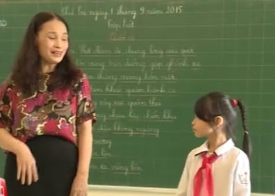 Học sinh khiếm thính tập hát Quốc ca đón khai giảng - 1