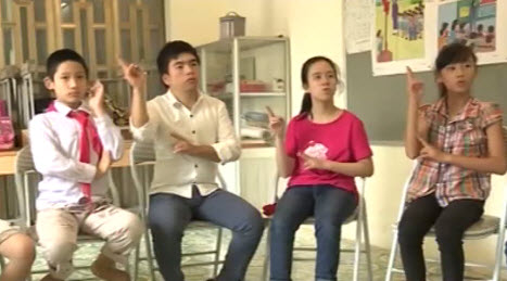 Học sinh khiếm thính tập hát Quốc ca đón khai giảng - 2