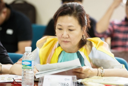 Lee Young Ae đẹp thuần khiết ngày tái xuất - 6