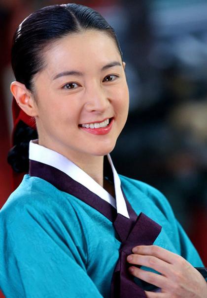 Lee Young Ae đẹp thuần khiết ngày tái xuất - 4
