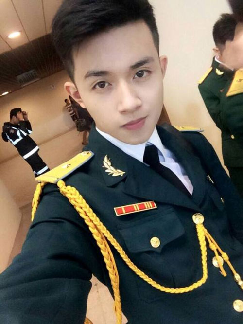 'dung hinh' truoc ve dep trai cua 'soai ca' mac quan phuc - 1