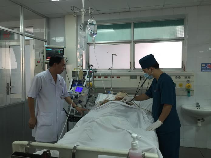 Dùng trực thăng cấp cứu bệnh nhân dập não nguy kịch - 3