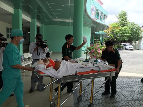 Dùng trực thăng cấp cứu bệnh nhân dập não nguy kịch - 2