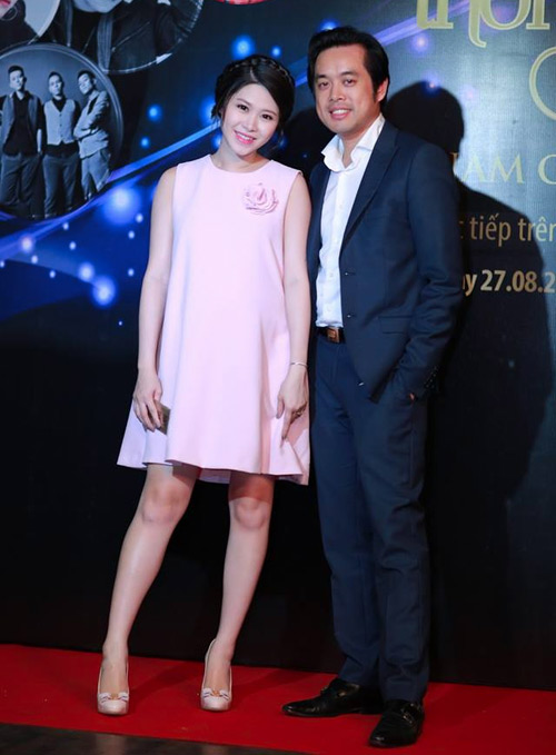 Thời trang bầu bí đẹp miễn chê của vợ Đăng Khôi - 1