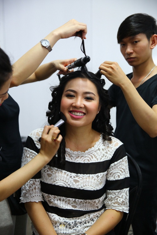 Chồng Lê Khánh cưng vợ hết mực trong hậu trường - 4