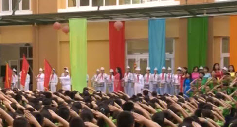 Lễ chào cờ - bài học đầu tiên của học sinh - 1