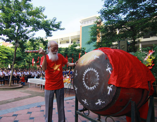 Lời dặn xúc động của thầy Văn Như Cương trong lễ khai giảng - 14