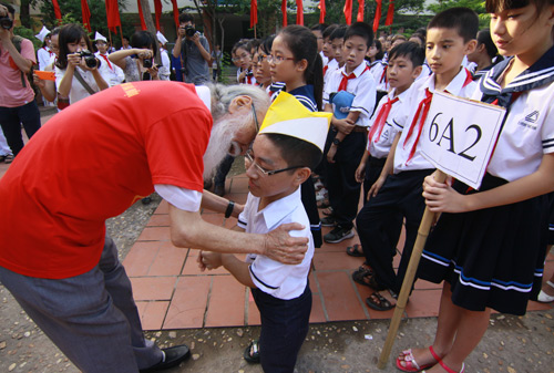 Lời dặn xúc động của thầy Văn Như Cương trong lễ khai giảng - 13