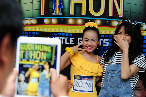 Hòa Minzy xuất hiện mới mẻ với mái tóc dài - 2