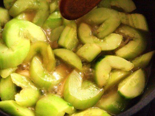 Tôm sốt dưa chuột lạ miệng mà ngon - 9