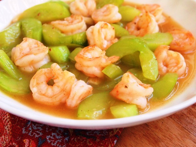 Tôm sốt dưa chuột lạ miệng mà ngon - 12