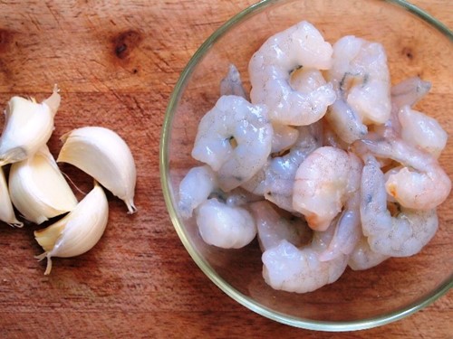 Tôm sốt dưa chuột lạ miệng mà ngon - 2