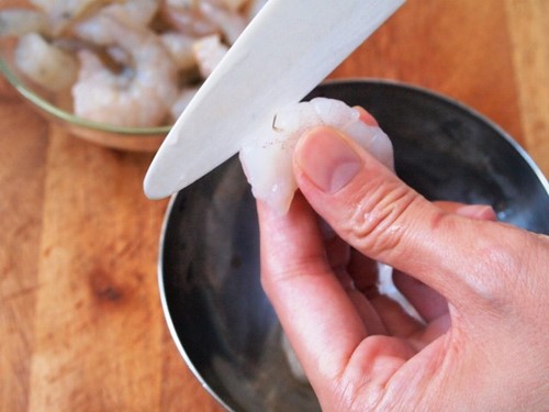 Tôm sốt dưa chuột lạ miệng mà ngon - 4