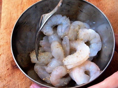 Tôm sốt dưa chuột lạ miệng mà ngon - 5