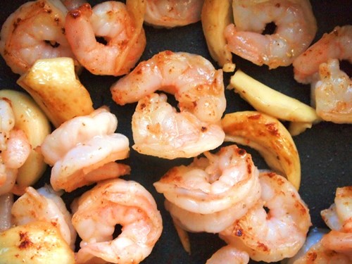 Tôm sốt dưa chuột lạ miệng mà ngon - 6