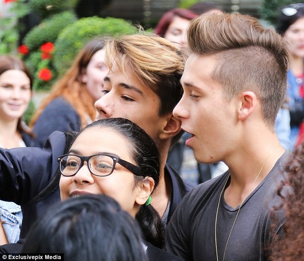 Bắt gặp Brooklyn Beckham hẹn hò gái lạ - 6