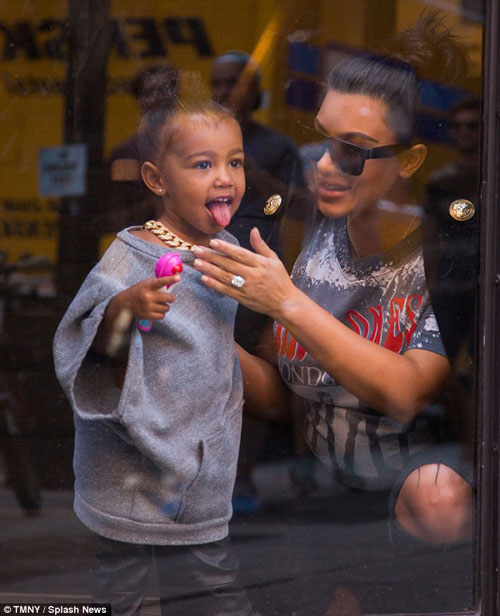 Bắt gặp Brooklyn Beckham hẹn hò gái lạ - 9