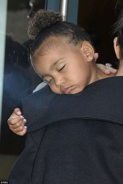 Bắt gặp Brooklyn Beckham hẹn hò gái lạ - 13