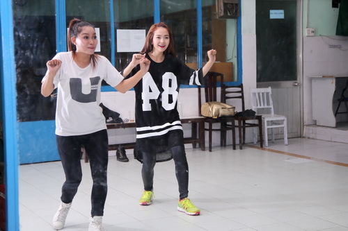 Minh Hằng quot;tham công tiếc việcquot; khiến fan lo lắng - 9