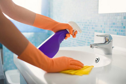 Chồng giấu tôi đi dọn vệ sinh để kiếm tiền - 1