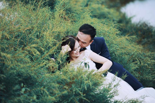 Ảnh cưới độc lạ của cặp đôi “Yêu là cưới” - 1