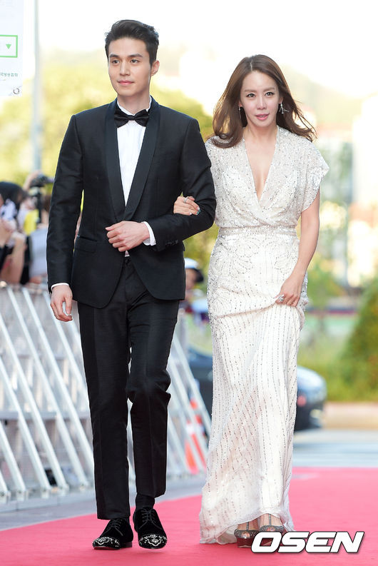 Lee Min Ho điển trai phong độ trên thảm đỏ LHP - 1