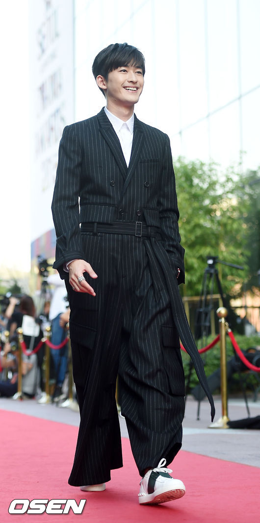 Lee Min Ho điển trai phong độ trên thảm đỏ LHP - 6