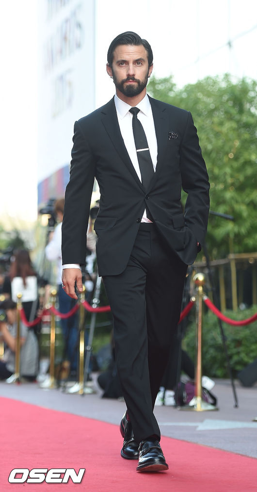 Lee Min Ho điển trai phong độ trên thảm đỏ LHP - 13