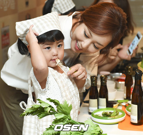 Lee Min Ho điển trai phong độ trên thảm đỏ LHP - 18