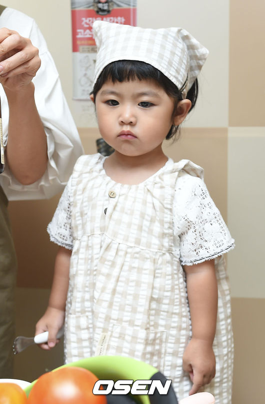 Lee Min Ho điển trai phong độ trên thảm đỏ LHP - 19