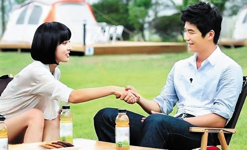 Kim Woo Bin - Shin Min Ah quấn quýt hậu công khai hẹn hò - 13