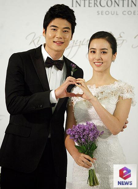 Kim Woo Bin - Shin Min Ah quấn quýt hậu công khai hẹn hò - 12